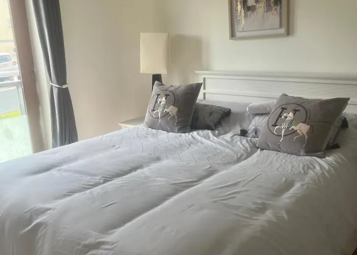 Lakeside 2bedroom דירה